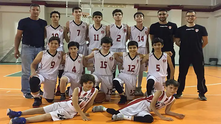 BASKETBOL ALT YAPISI KUPALARI TEK TEK ALIYOR