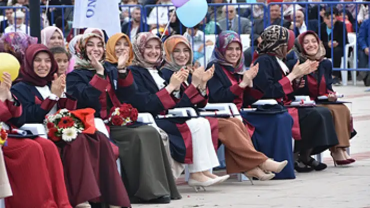 OMÜ İlahiyat Fakültesi 500 mezun verdi