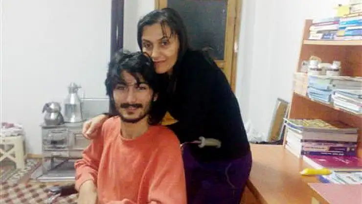 Engelli genç artık okuyabilecek