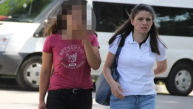 Genç kız girdiği evden giyim eşyası çaldı 