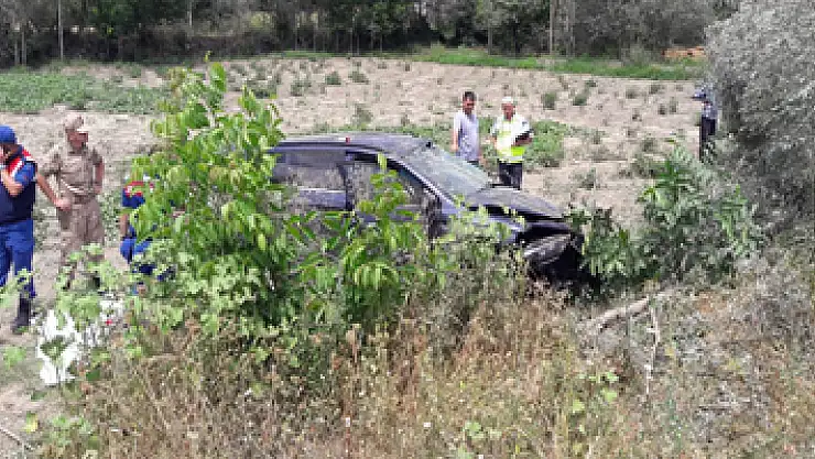 Düğünden dönen aile kaza yaptı : 1'i ağır 4 yaralı