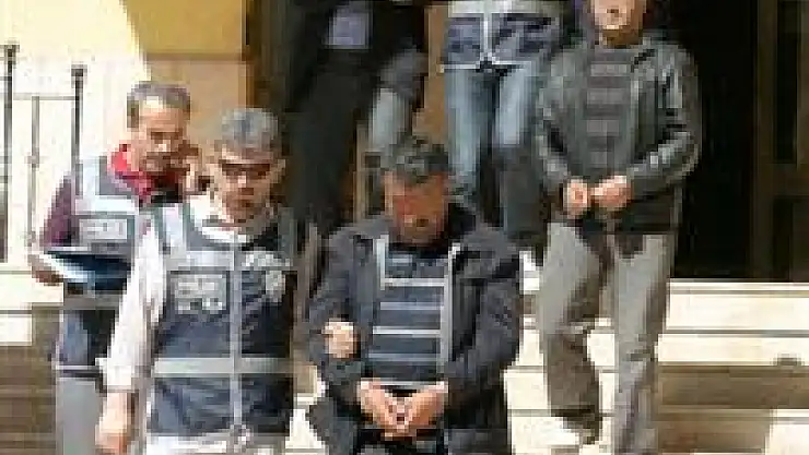 97 Kilo toz esrarla yakalanan 3 kişi tutuklandı