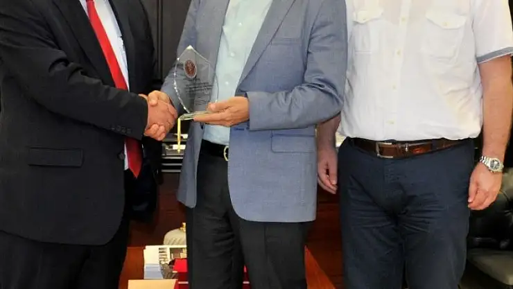 Samsun-Sinop Veteriner Hekimler Odasından Rektör Bilgiç'e plaket 