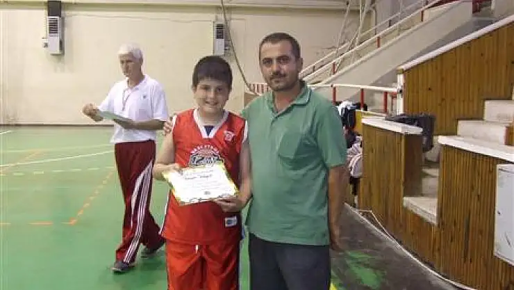 12 Dev Adama Sertifika Töreni