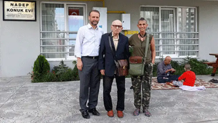 Lösemili çocuklar için evini bağışladı