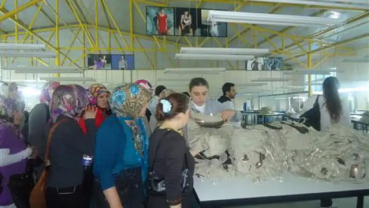 Kursiyerlere fabrika gezisi