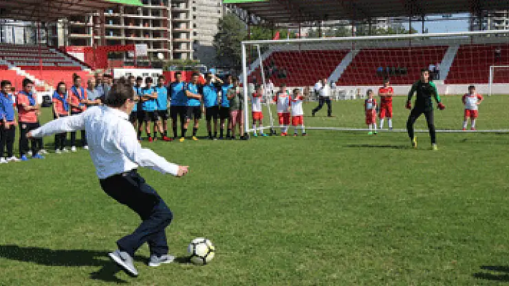 Başkan Şahin: 'Gençlerimizi kötü alışkanlıklardan korumak için en etkili yol spor'