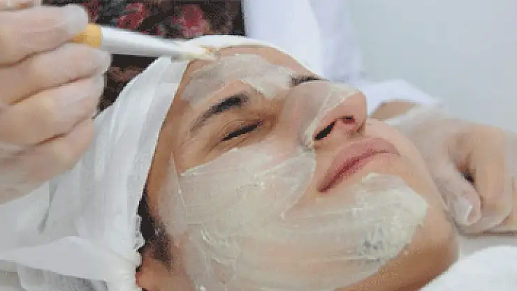 Göz önünde uçuşan siyah noktalara dikkat