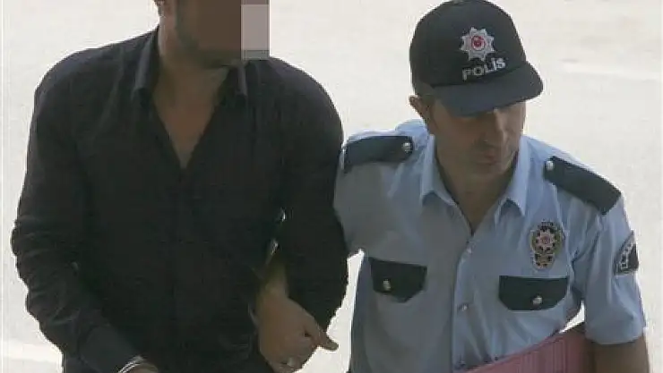 Tartıştığı arkadaşını tabancayla vurdu