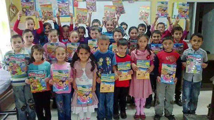 Ayvacık' ta kitap yardımı sevindirdi