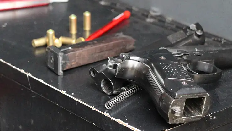 Eski sevgilisini parkta bir erkekle yakalayınca 