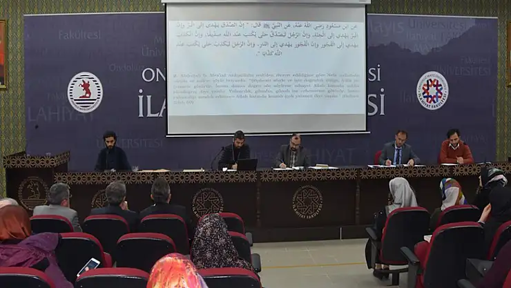 İlahiyat Fakültesi öğrencileri hadis ezberlemede yarıştı 