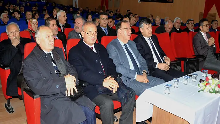 Bafra'da '2023 Eğitim Vizyonu ve Eğitimde Dönüşüm' konferansı 