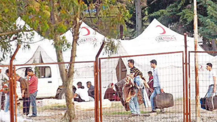 Zehirli sudan kaçıp Türkiye'ye sığınıyorlar