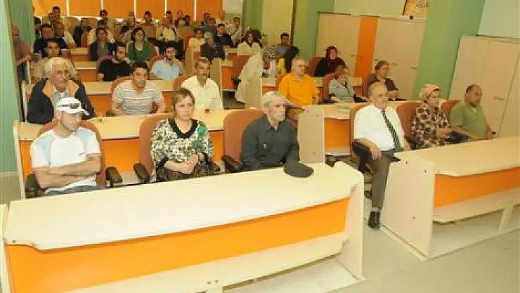 Burma, selzedelerin sorunlarını dinledi