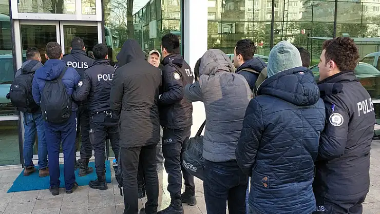 Ankesör operasyonunda 9'u asker 10 zanlı adliyede 