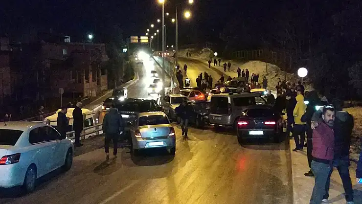 Samsun'da buzlanma nedeniyle 13 araç birbirine girdi: 4 yaralı 