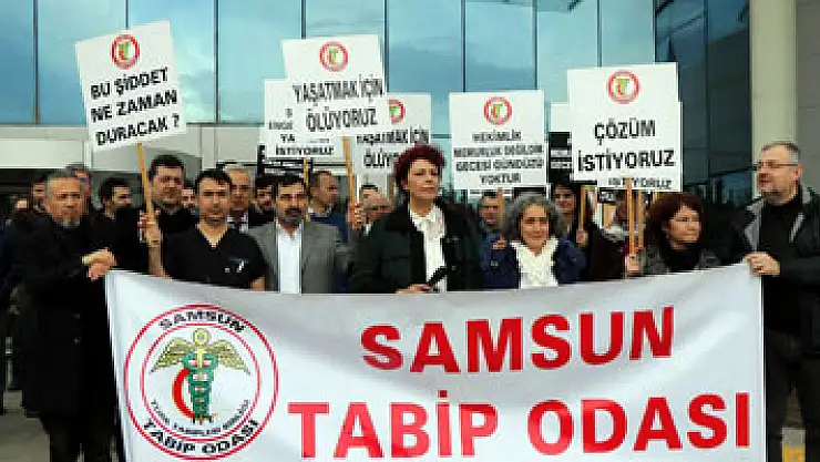 Doktorlar sağlıkta şiddeti protesto etti