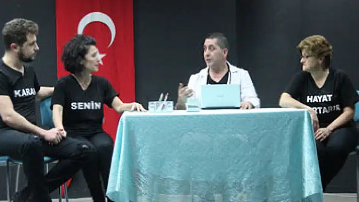 Tiyatroyla kansere farkındalık oluşturuldu