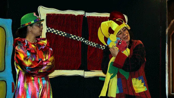 Çocuklara yarıyıl hediyesi tiyatro gösterisi