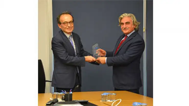 Akın Şahin görevi devretti