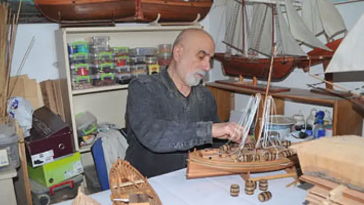 Emekli öğretmenin maket gemi hobisi