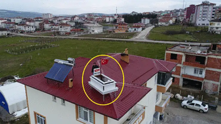 Mezarı çatıya çıkardı