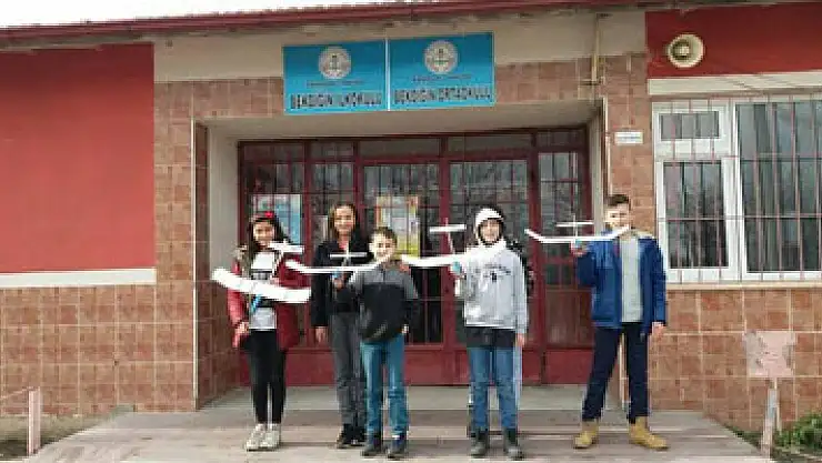 Maket uçak yapmayı öğrendiler