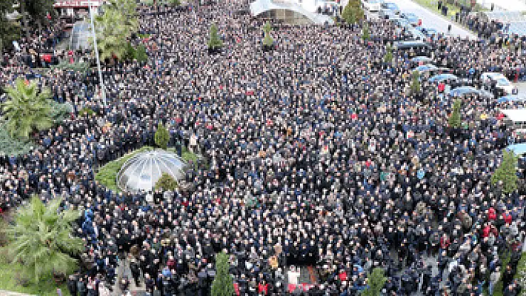 Ozan Arif'e son görev