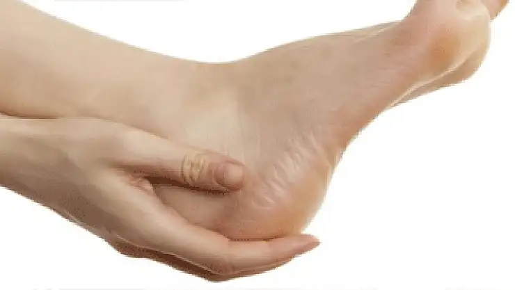 Topuk ağrısı her 3 kişiden birini etkiliyor