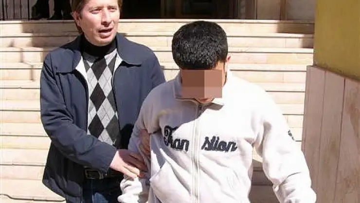 İntikam için kahvehaneyi kurşunladı