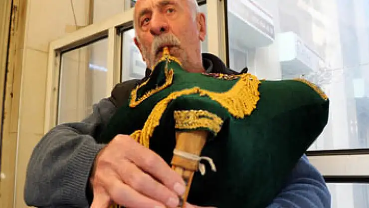 Sesi duyan oraya koştu