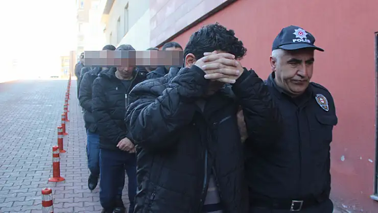 FETÖ'nün askeri mahrem yapılanmasına yapılan operasyonda gözaltına alınan 13 kişi adliyeye sevk edildi 