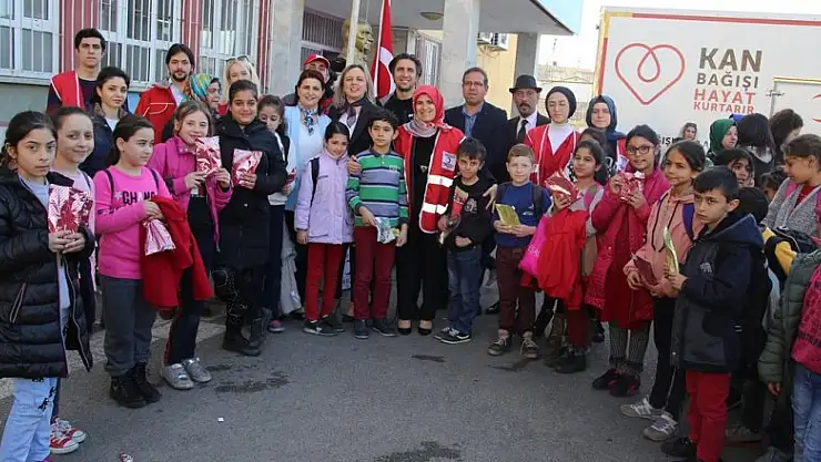 TÜRK KIZILAY'I PROJELERİYLE HIZ KESMİYOR