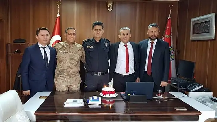 Müdür Begen'e doğum günü sürprizi