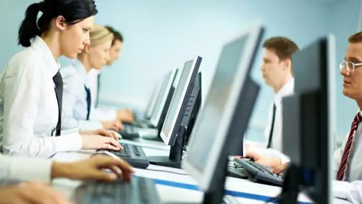 'Bacak bacak üstüne atmak duruş bozukluğuna neden oluyor'