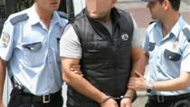 KAZAYA KARIŞAN MOTOSİKLET SÜRÜCÜSÜ ADLİYEYE SEVK EDİLDİ