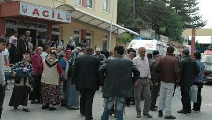 Minibüs kamyonla çarpıştı: 8 yaralı