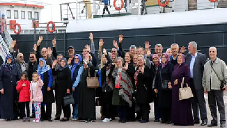 Asker arkadaşları ve aileleri 40 yıl sonra buluştu