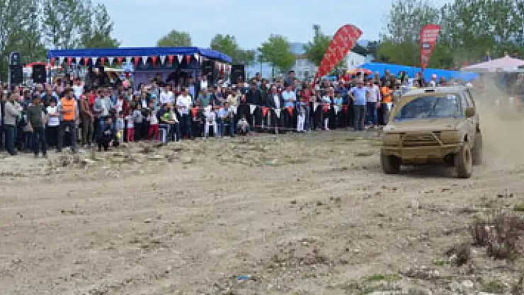 Off-road yarışları nefes kesti