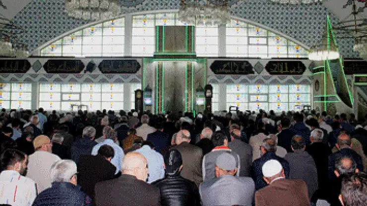 Ramazan ayının ilk cumasında camiler doldu taştı