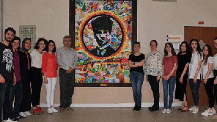 100 farklı çocuk resminden Atatürk panosu yaptılar