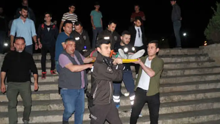 Patenci genç düşerek yaralandı