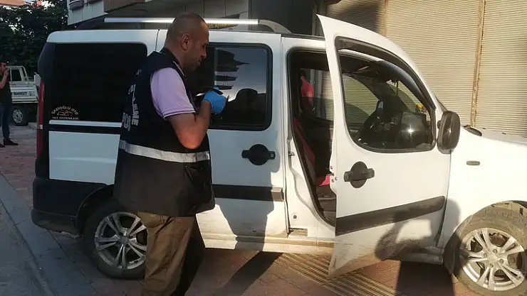  Park halindeki araçtan 7 bin 500 lira para çalındı   