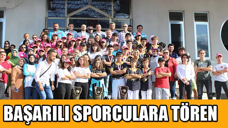 Başarılı sporculara tören