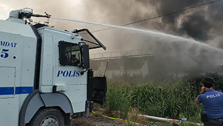 Samsun'daki mağaza yangınını söndürme çalışmasına TOMA'lar da destek verdi