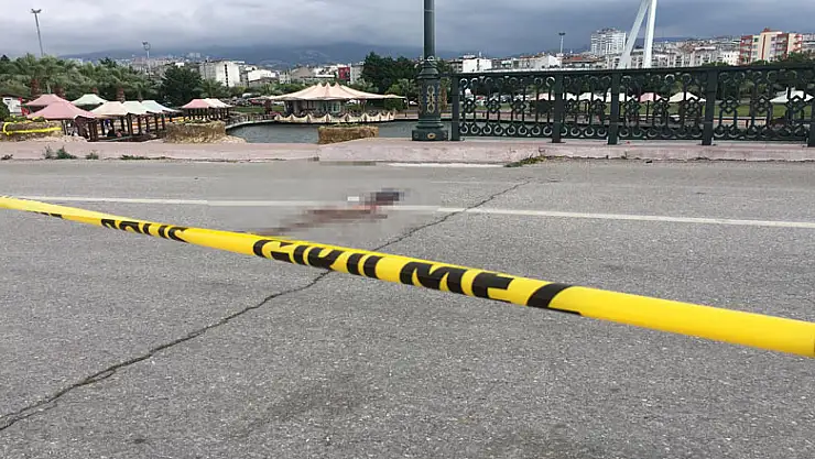 Virajı alamayan motosikletli metrelerce sürüklendi  