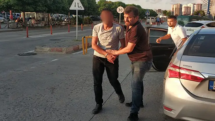 Uyuşturucuya karşı pankart taşıyıp, uyuşturucu ile yakalanan şahıs serbest bırakıldı 