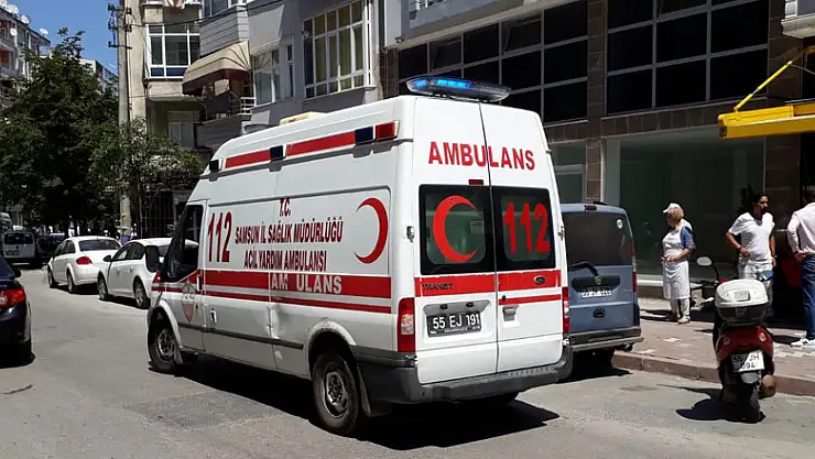 Otomobilin çarptığı küçük çocuk yaralandı   