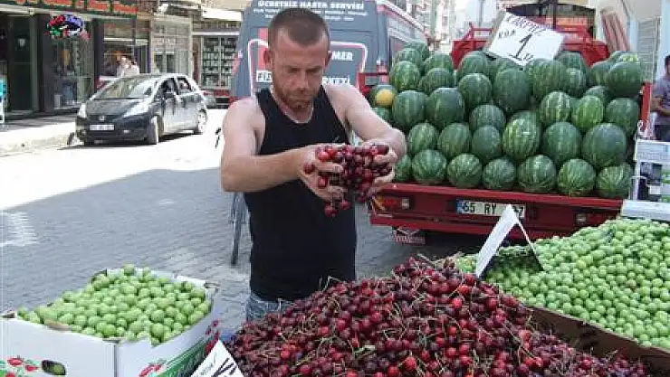 Çarşamba'da meyve yüz güldürüyor
